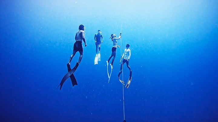 Tourists are given instructions on diving Tourists are given instructions on diving