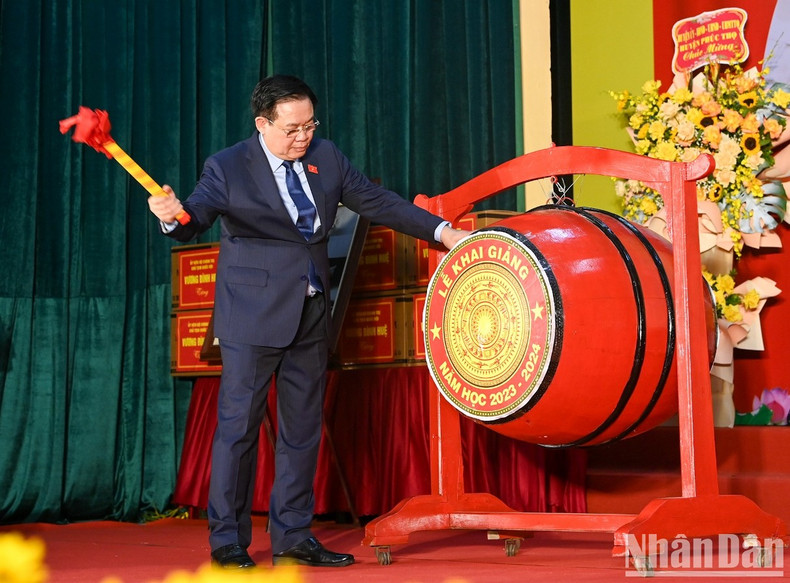 [In Pictures] NA Chairman attends opening ceremony for new school year at Huu Nghi T78 School ảnh 9