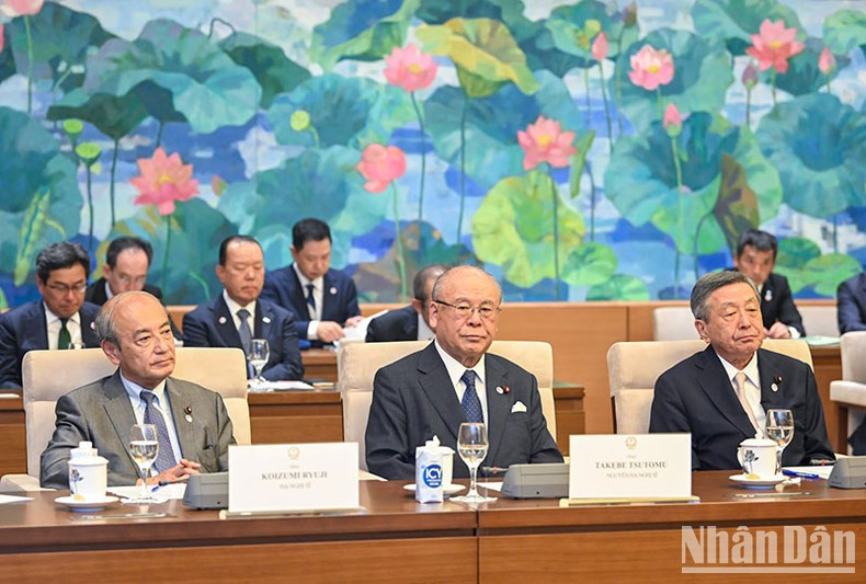 Japanese parliamentarians and delegates at the meeting. Japanese parliamentarians and delegates at the meeting.