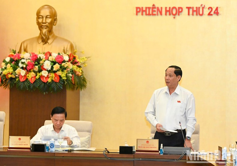 NA Vice Chairman Tran Quang Phuong comments on the implementation of a joint resolution between the NA Standing Committee and the Vietnam Fatherland Front on NA deputies’ contact with voters. NA Vice Chairman Tran Quang Phuong comments on the implementation of a joint resolution between the NA Standing Committee and the Vietnam Fatherland Front on NA deputies’ contact with voters.