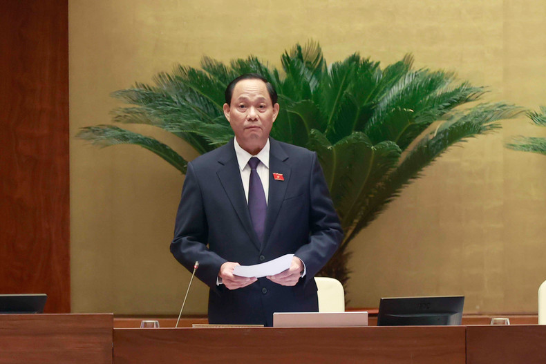 NA Vice Chairman Tran Quang Phuong is running the meeting. (Photo: VNA)