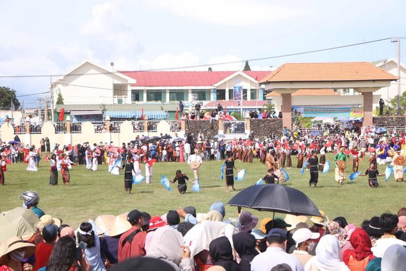 Cultural and sports activities take place at temples, hamlets and villages of Cham people in Ninh Thuan province, during the days of the Kate Festival. Cultural and sports activities take place at temples, hamlets and villages of Cham people in Ninh Thuan province, during the days of the Kate Festival.