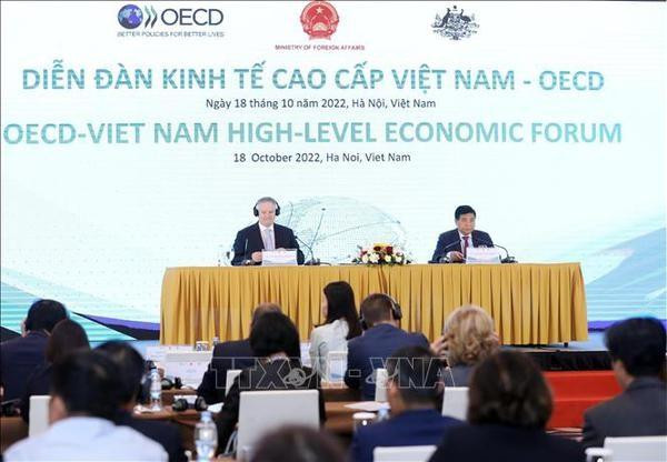 Minister of Planning and Investment Nguyen Chi Dung and OECD Secretary-General Mathias Cormann co-chair the forum. (Photo: VNA)