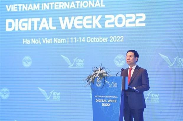 Vietnamese Minister of Information and Communications Nguyen Manh Hung speaks at the event. (Photo: VNA)