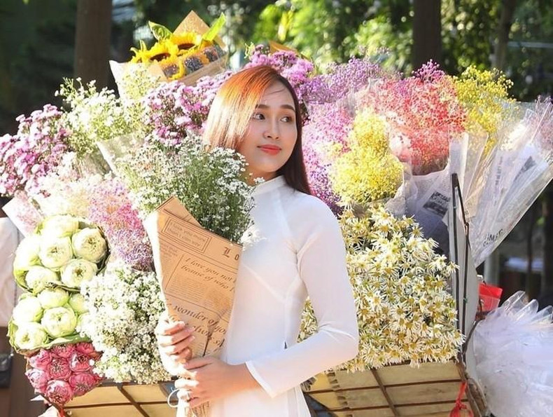 Autumn - the season of flowers. (Photo: Hoang Hieu/VNA)