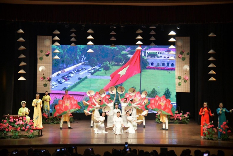 A performance in "Vietnam Days Abroad 2022" taking place in India. (Photo: Provided by the organising board) A performance in "Vietnam Days Abroad 2022" taking place in India. (Photo: Provided by the organising board)