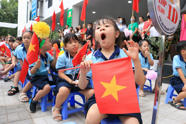 Not used to the new rhythm of life. (Photo: NAM NGUYEN)