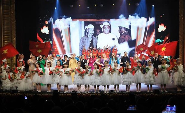 An art performance at the ceremony. (Photo: VNA)