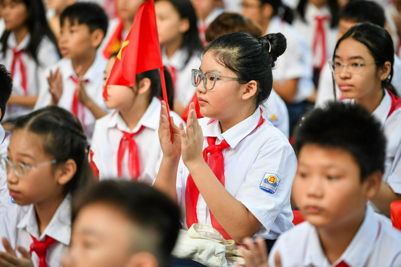 Joy shines on the faces of students at Hoang Hoa Tham School. (Photo: THANH DAT)