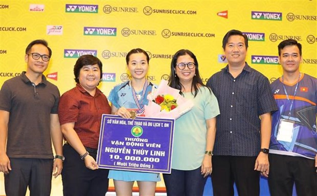 Nguyen Thuy Linh is with her coaches, family and friends. (Photo: VNA)