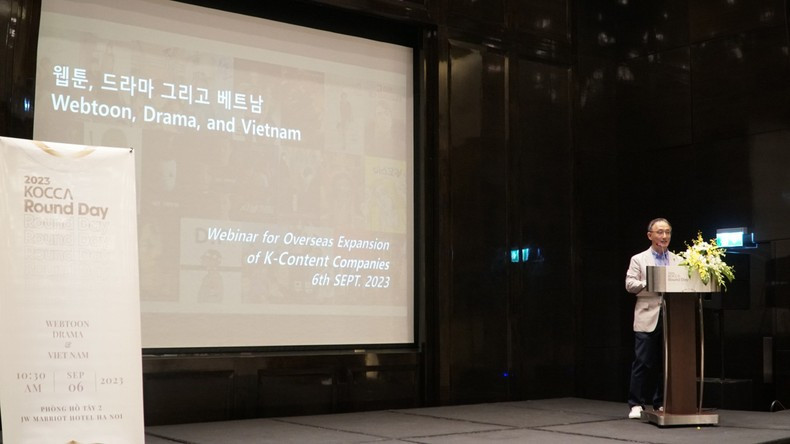 Lee Jong Moon, Director of the Content Department at FURMO DT, speaking at the conference.