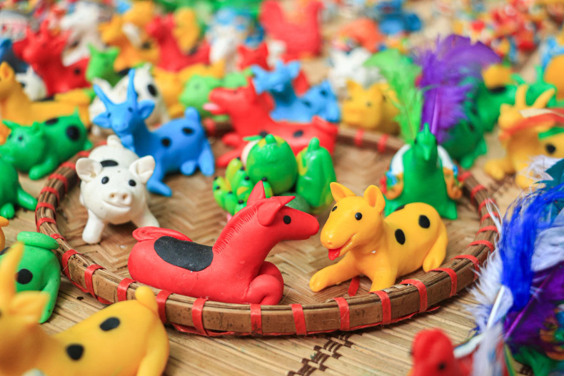 In addition to lanterns, lion heads, and papier masks, the adorable details of 'to he' (toy figurines) also attract the attention of both adults and children. Children mould the animals themselves according to their wishes, under the guidance of the artist. In addition to lanterns, lion heads, and papier masks, the adorable details of 'to he' (toy figurines) also attract the attention of both adults and children. Children mould the animals themselves according to their wishes, under the guidance of the artist.