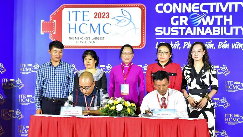 Quang Ninh Tourism Association and G7 Travel Association signed a cooperation agreement. (Photo: Organising board)