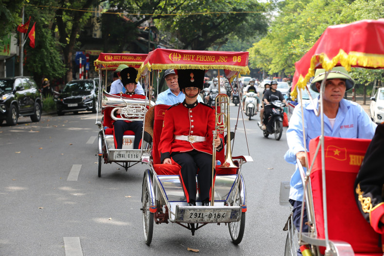 Get familiar with the weather and atmosphere in the Capital.