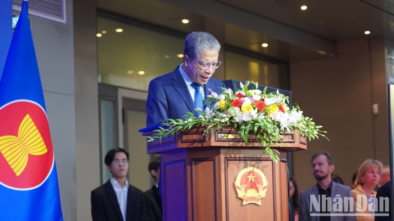 Ambassador Dang Minh Khoi speaks at the ceremony (Photo: XUAN HUNG)