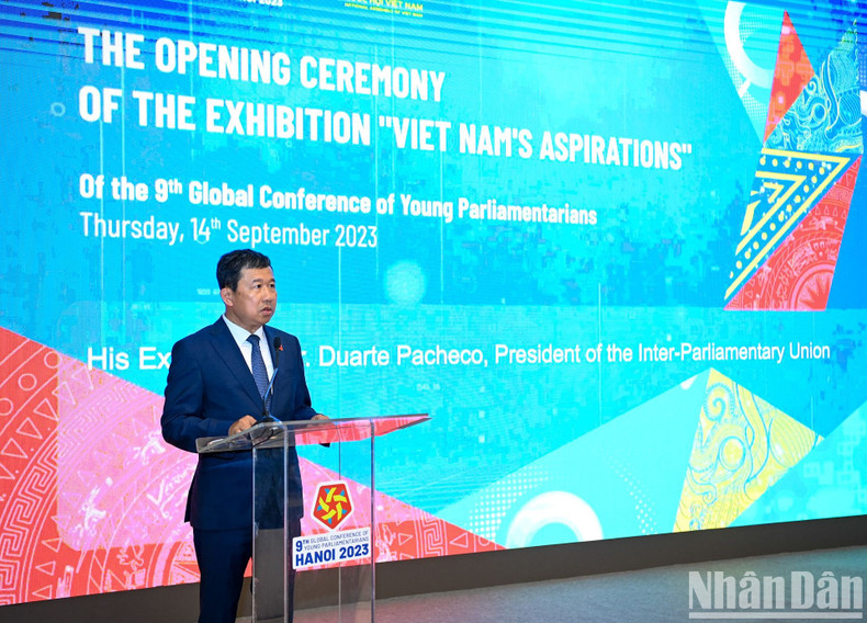 Chairman of the National Assembly's Committee for Foreign Affairs Vu Hai Ha speaks at the opening of the exhibition. Chairman of the National Assembly's Committee for Foreign Affairs Vu Hai Ha speaks at the opening of the exhibition.