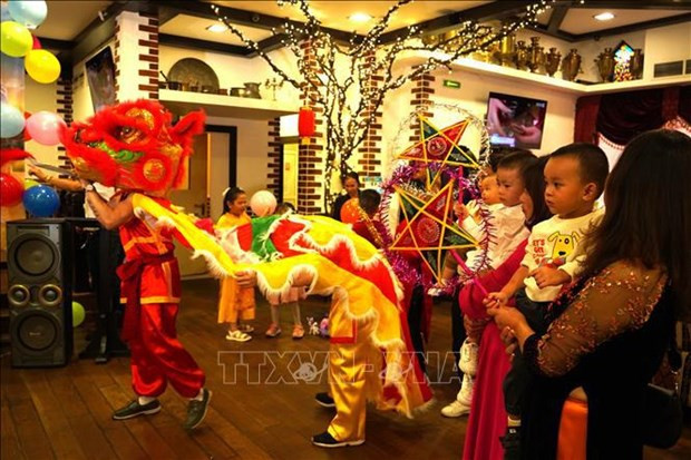 A lion dance performance at the Mid-Autumn Festival celebration in South Africa (Photo: VNA)