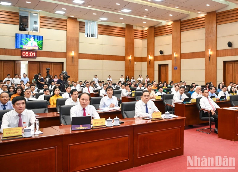 NA Chairman Tran Thanh Man, Secretary of Hai Phong City Party Committee Le Tien Chau, Secretary General, Chairman of the National Assembly Office Bui Van Cuong and delegates attended the event.