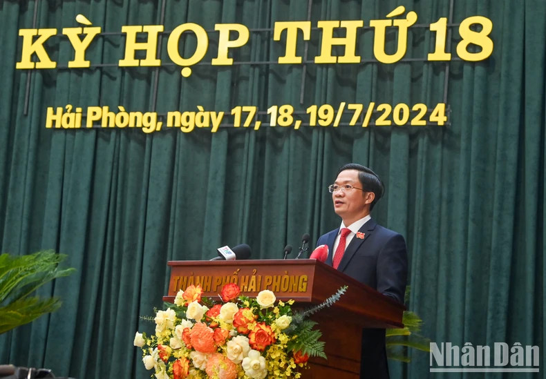 Chairman of the People's Council of Hai Phong City Pham Van Lap speaks at the opening ceremony.