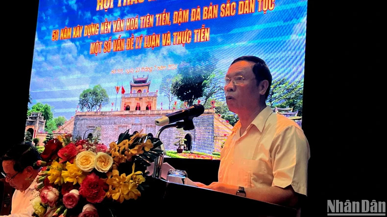 Associate Professor, Dr Pham Van Linh, Vice Chairman of the Central Theory Council speaking at the conference. (Photo: HAI DANG)