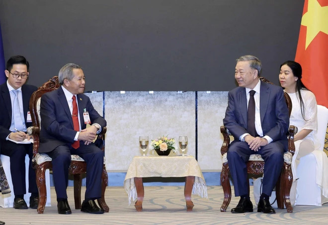 President To Lam meets with Boviengkham Vongdala, Chairman of the Laos-Vietnam Friendship Association. (Photo: VNA) President To Lam meets with Boviengkham Vongdala, Chairman of the Laos-Vietnam Friendship Association. (Photo: VNA)