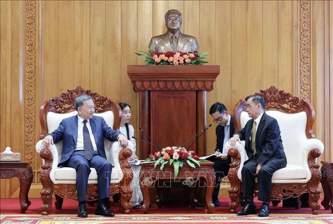 President To Lam and former Lao Prime Minister Thongsing Thammavong (Photo: VNA) President To Lam and former Lao Prime Minister Thongsing Thammavong (Photo: VNA)