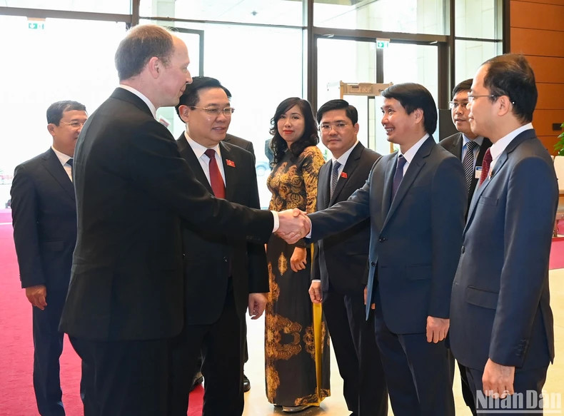 [In Pictures] National Assembly Chairman Vuong Dinh Hue holds talks with Finnish counterpart Jussi Halla-aho ảnh 2