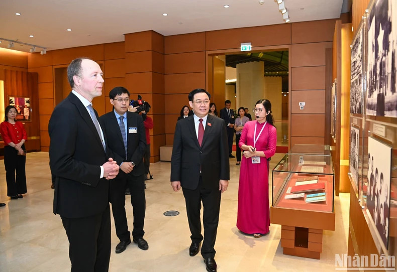 Speaker of the Parliament of Finland, Jussi Halla-aho, visits the Parliament House in Hanoi.