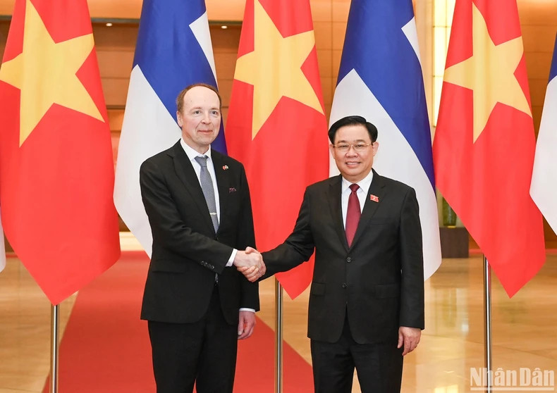 National Assembly Chairman Vuong Dinh Hue and Speaker of the Parliament of Finland Jussi Halla-aho, at the welcome ceremony.