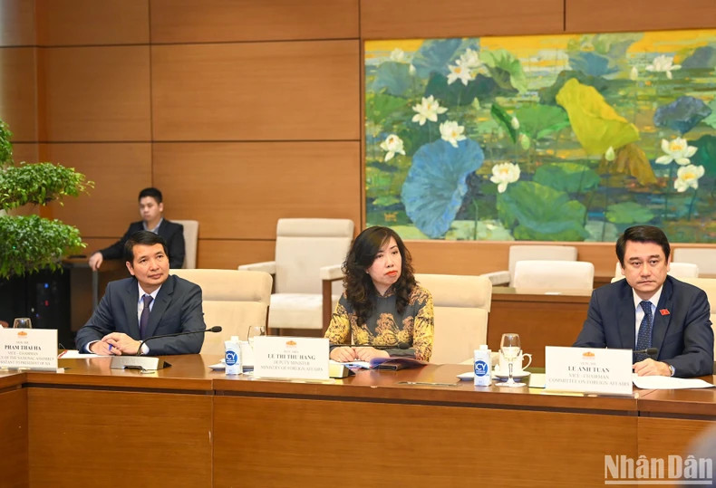 Vietnamese delegates attend the talks.