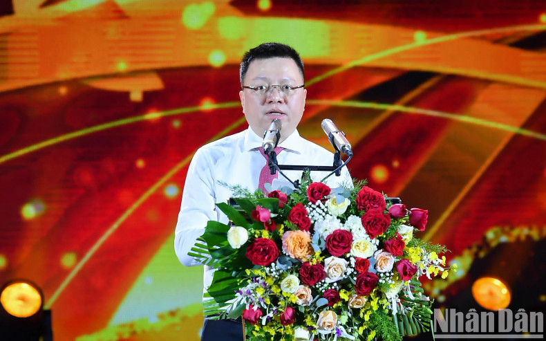 Le Quoc Minh, Editor-in-Chief of Nhan Dan (People) Newspaper, Deputy Head of the PCC Commission for Communication and Education, and Chairman of the Vietnam Journalists’ Association speaks at the event.