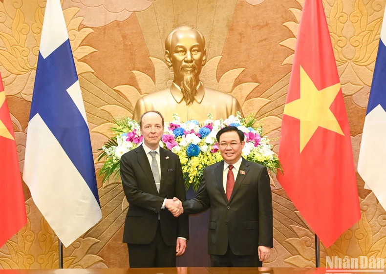 National Assembly Chairman Vuong Dinh Hue and Speaker of the Parliament of Finland Jussi Halla-aho, at the meeting.