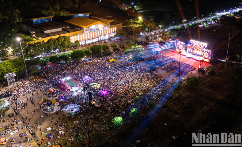 Panoramic view of the program from above…