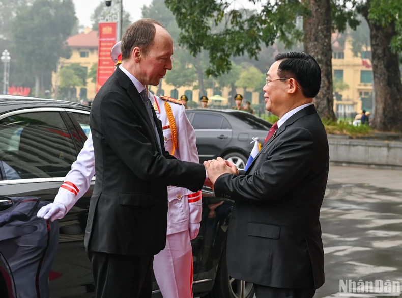National Assembly Chairman Vuong Dinh Hue welcomed the Speaker of the Parliament of Finland, Jussi Halla-aho.