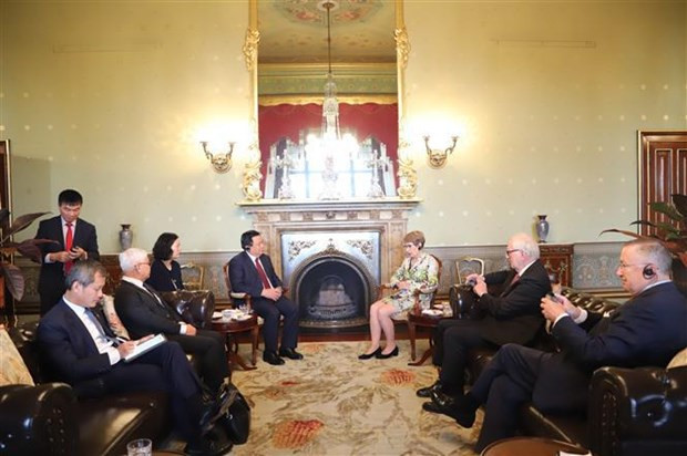 At a working session with Governor of New South Wales Margaret Beazley. (Photo: VNA)