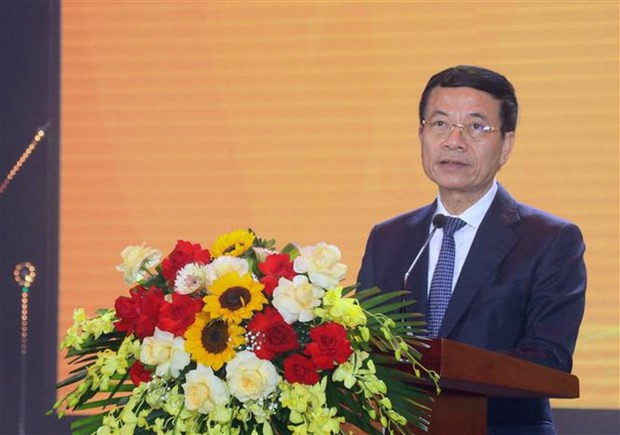 Minister of Information and Communications Nguyen Manh Hung addresses the forum. (Photo: VNA)