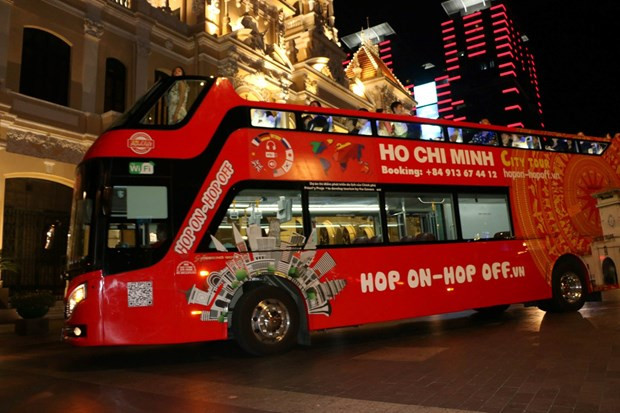 Tourists travel by double-decker bus in Ho Chi Minh City. (Photo: baodautu.vn)
