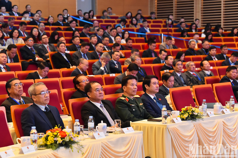 Delegates attend the plenary session on building and developing the diplomatic sector. Delegates attend the plenary session on building and developing the diplomatic sector.