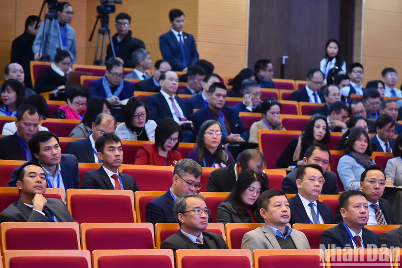 Delegates and ambassadors, heads of Vietnamese representative agencies abroad and leaders of key agencies under the Ministry of Foreign Affairs. Delegates and ambassadors, heads of Vietnamese representative agencies abroad and leaders of key agencies under the Ministry of Foreign Affairs.