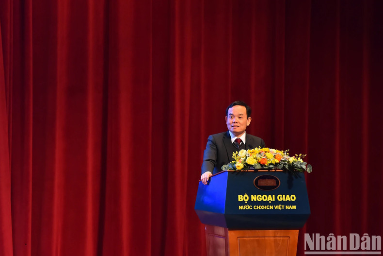 Deputy Prime Minister Tran Luu Quang speaks at the meeting. Deputy Prime Minister Tran Luu Quang speaks at the meeting.
