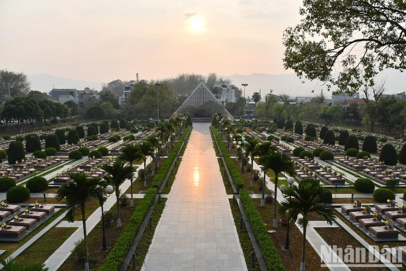 A1 Martyrs Cemetery was built in 1958 next to Vo Nguyen Giap Street in Muong Thanh Ward, Dien Bien Phu City. It is one of three national cemeteries in Dien Bien Province, renovated and upgraded on September 2, 1993, into a historical and cultural project - a park cemetery with an area of more than 32,000 square metres.