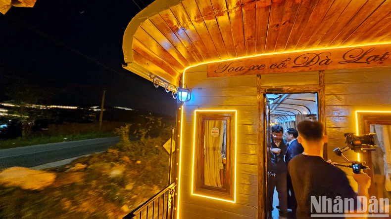 Dao Anh Tuan, Chairman of the Board of Directors of the Saigon Railway Transport JSC, said that in 2023, the Vietnam Railway Corporation (VNR) embellished and upgraded Da Lat Station - a national historical relic site, train carriages, and the Da Lat - Trai Mat railway line.