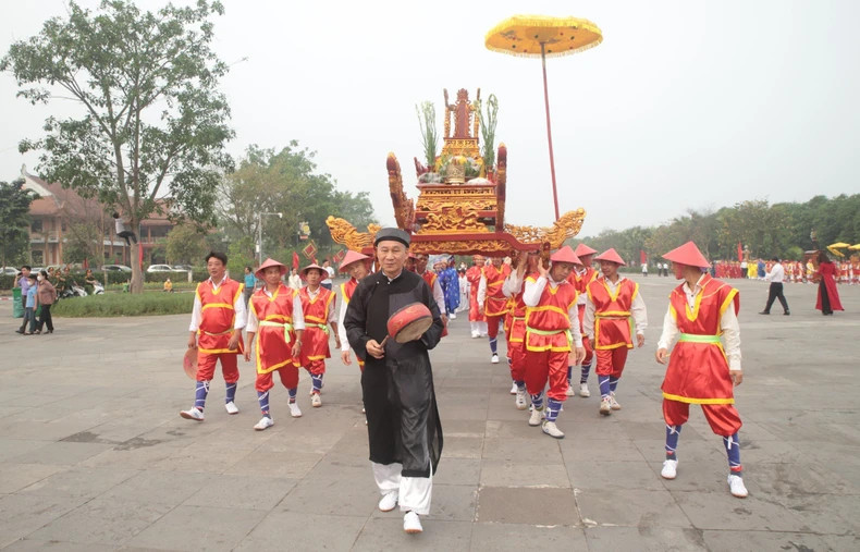 The procession is a community activity held annually in the northern province of Phu Tho on the seventh day of the third lunar month. The procession is a community activity held annually in the northern province of Phu Tho on the seventh day of the third lunar month.