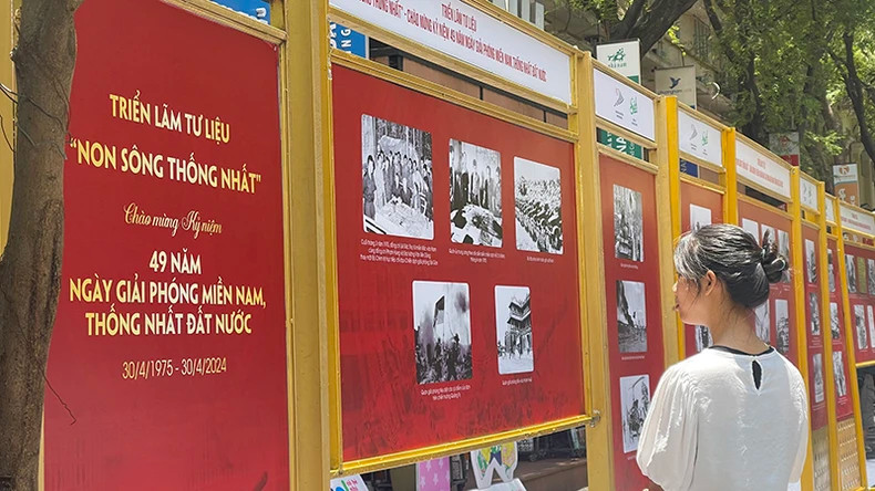 Young people visit the exhibition at Ho Chi Minh City's Book Street on the morning of April 27