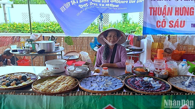 A pavilion displays folk cakes at the 4th Southern Folk Cake Festival. A pavilion displays folk cakes at the 4th Southern Folk Cake Festival.