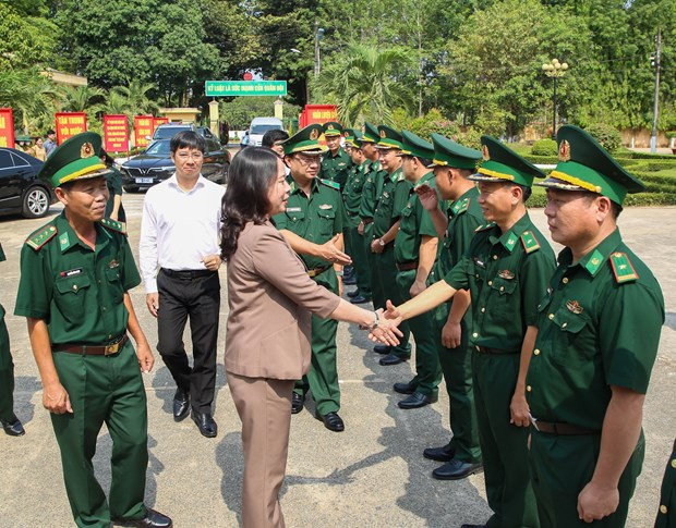 Acting President Vo Thi Anh Xuan visit the Xa Mat international border gate on April 9. (Photo: VNA)