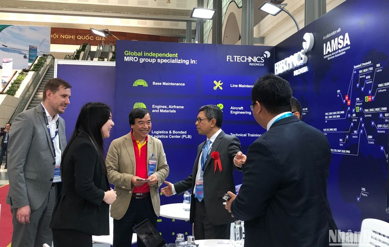 The exhibition features the participation of foreign enterprises in the fields of supporting industry and aviation industry. The exhibition features the participation of foreign enterprises in the fields of supporting industry and aviation industry.