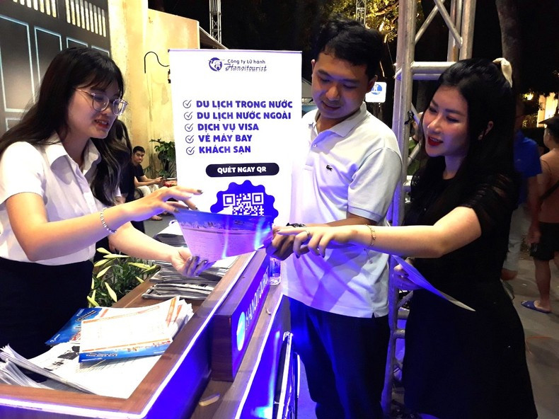 Tours attract a lot of people's attention.