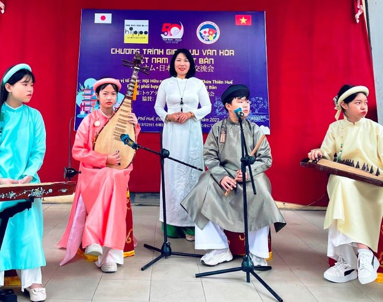 Hippo Family Club members and students from Japan participated in the cultural exchange programme. Hippo Family Club members and students from Japan participated in the cultural exchange programme.