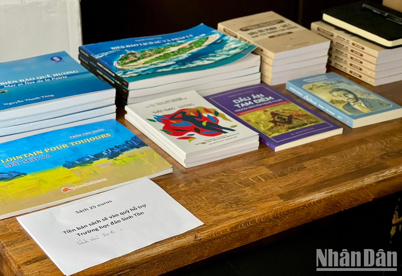 The space of books about sea and islands and literature is on sale to raise funds to support the facilities for classes on Sinh Ton Island.